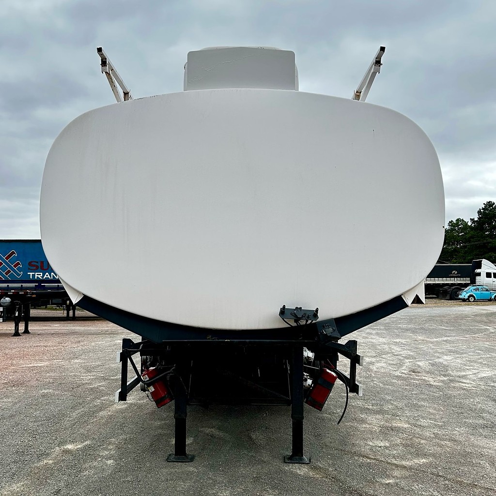 Carreta SEMI-REBOQUE TANQUE ACO Randon ANO 2006 3 Eixos de Patio 201 Caminhoes e Carretas no Paraná