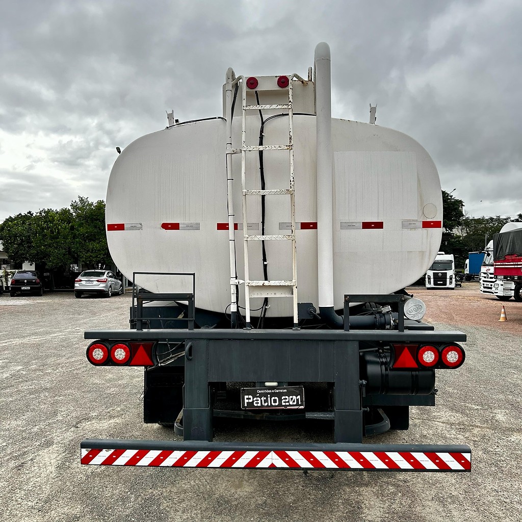 Carreta SEMI-REBOQUE TANQUE ACO Randon ANO 2006 3 Eixos de Patio 201 Caminhoes e Carretas no Paraná