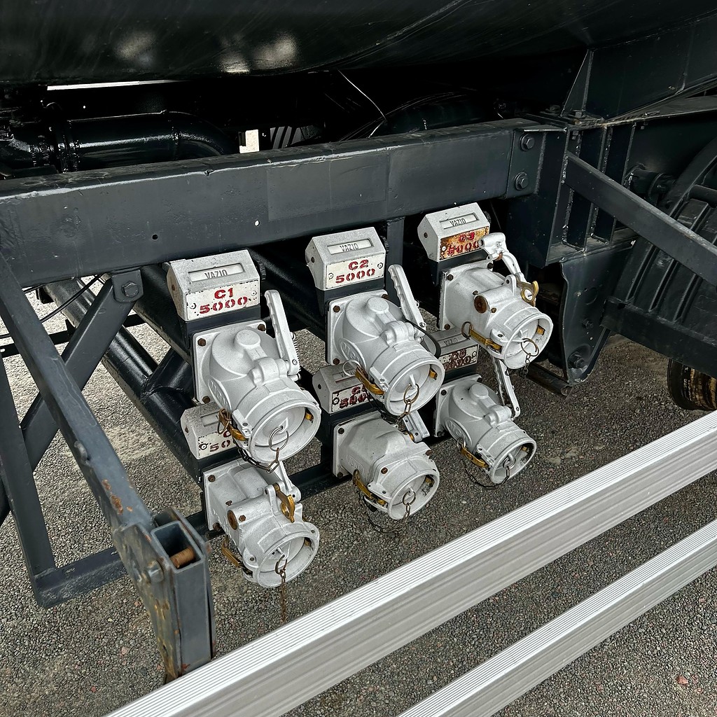 Carreta SEMI-REBOQUE TANQUE ACO Randon ANO 2006 3 Eixos de Patio 201 Caminhoes e Carretas no Paraná