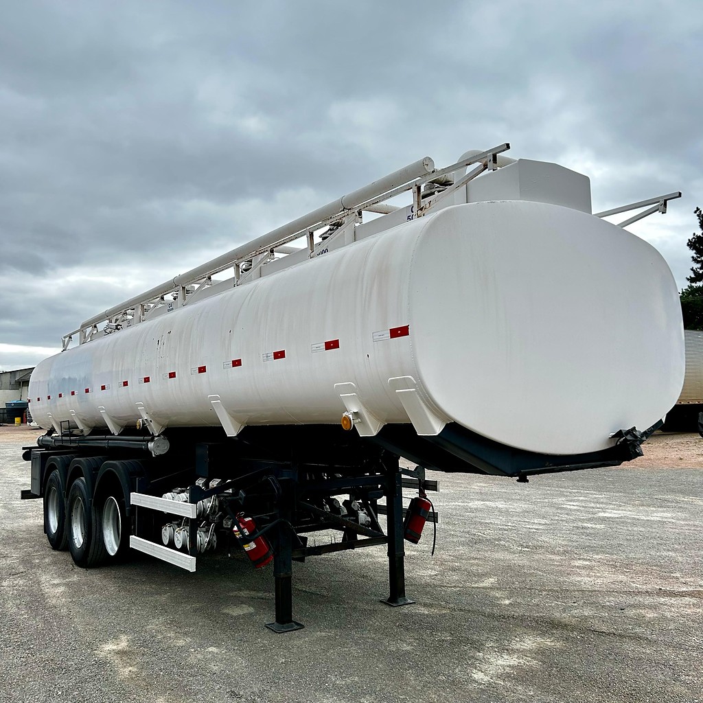 Carreta SEMI-REBOQUE TANQUE ACO Randon ANO 2006 3 Eixos de Patio 201 Caminhoes e Carretas no Paraná