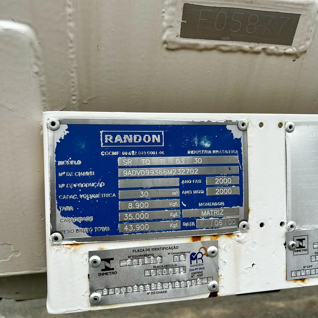 Carreta SEMI-REBOQUE TANQUE ACO Randon ANO 2006 3 Eixos de Patio 201 Caminhoes e Carretas no Paraná