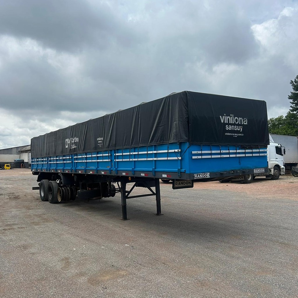 Carreta SEMI-REBOQUE GRANELEIRO Randon ANO 2007 3 Eixos de Patio 201 Caminhoes e Carretas no Paraná