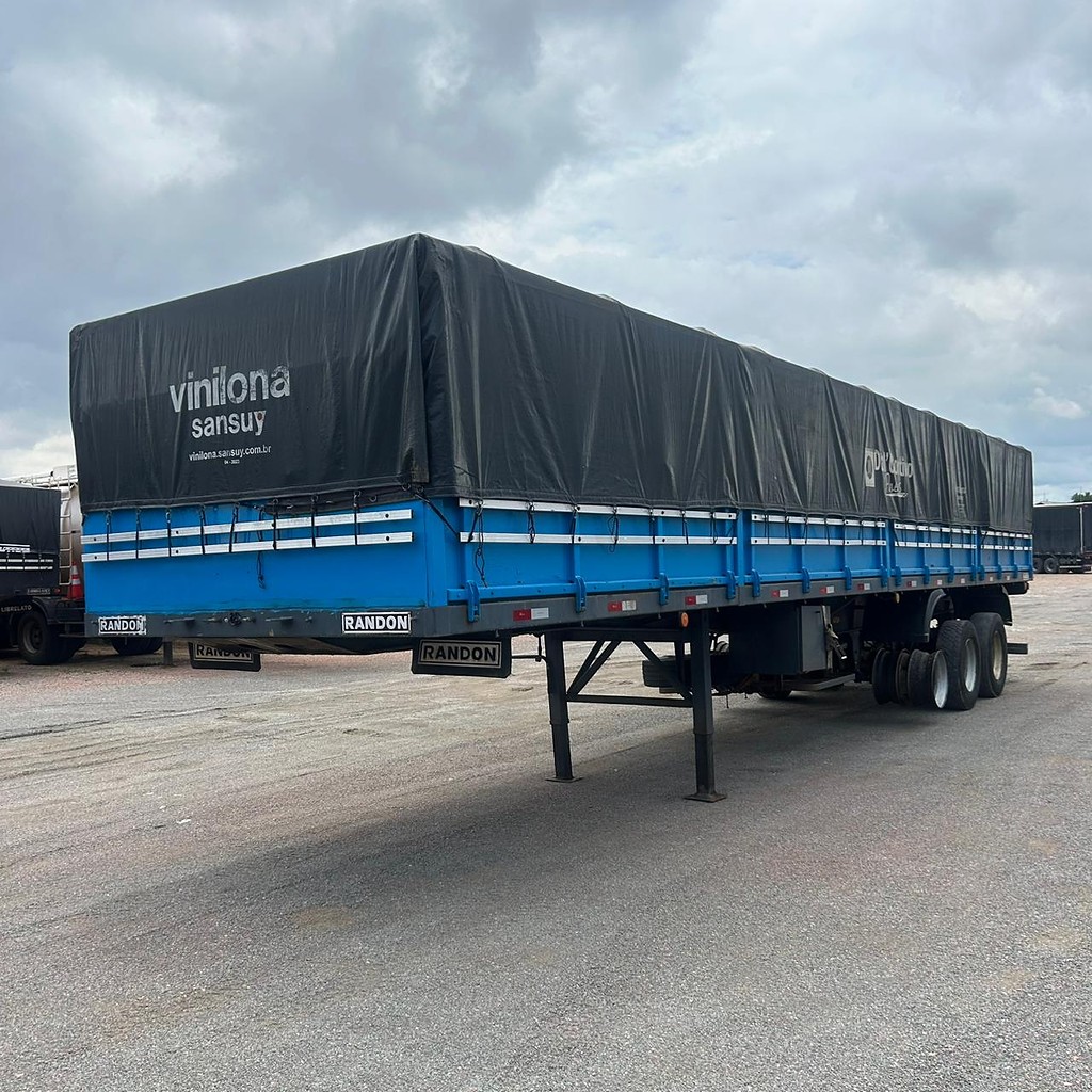 Carreta SEMI-REBOQUE GRANELEIRO Randon ANO 2007 3 Eixos de Patio 201 Caminhoes e Carretas no Paraná