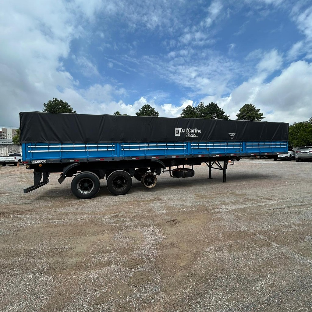Carreta SEMI-REBOQUE GRANELEIRO Randon ANO 2007 3 Eixos de Patio 201 Caminhoes e Carretas no Paraná