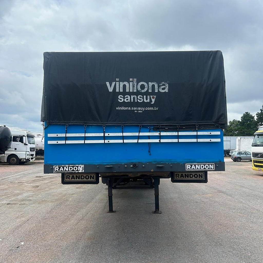 Carreta SEMI-REBOQUE GRANELEIRO Randon ANO 2007 3 Eixos de Patio 201 Caminhoes e Carretas no Paraná