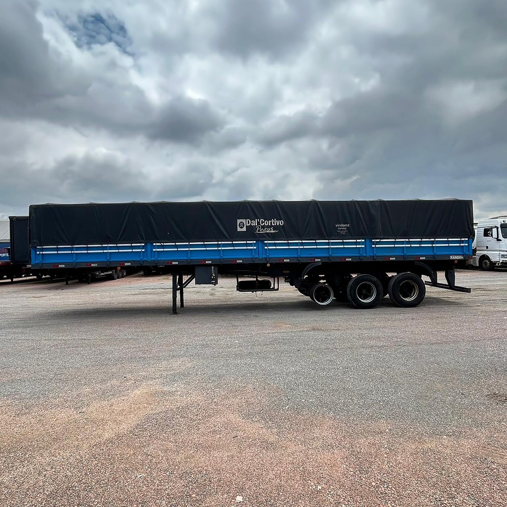 Carreta SEMI-REBOQUE GRANELEIRO Randon ANO 2007 3 Eixos de Patio 201 Caminhoes e Carretas no Paraná