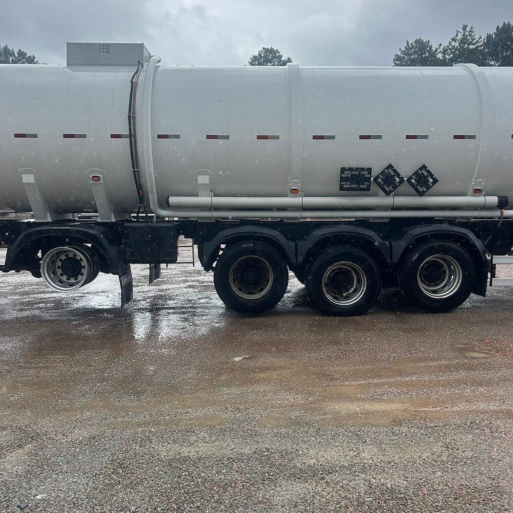 Carreta SEMI-REBOQUE TANQUE ACO Librelato ANO 2024 4 Eixos de Patio 201 Caminhoes e Carretas no Paraná