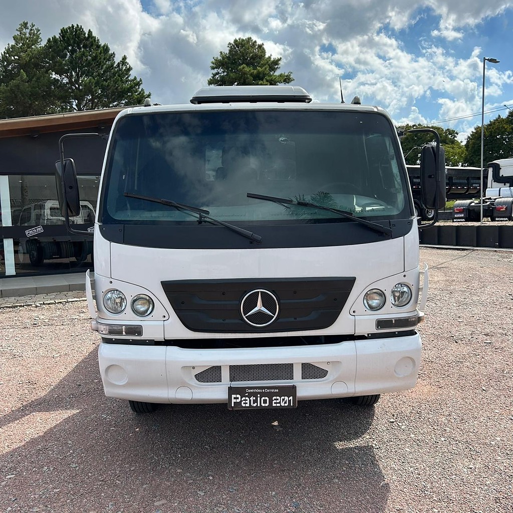 Caminhão MERCEDES BENZ MB&nbsp;915 Plataforma Guincho ANO 2008 de Patio 201 Caminhoes e Carretas no Paraná