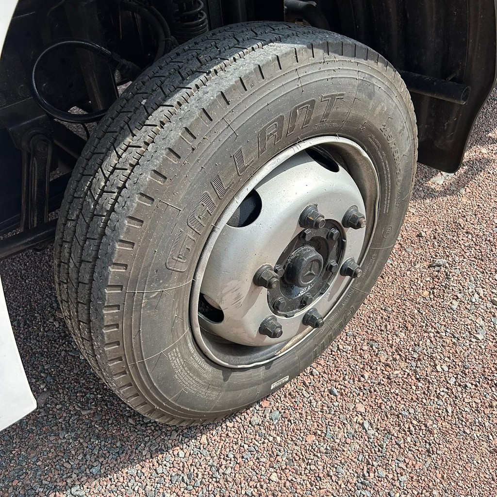 Caminhão MERCEDES BENZ MB&nbsp;915 Plataforma Guincho ANO 2008 de Patio 201 Caminhoes e Carretas no Paraná