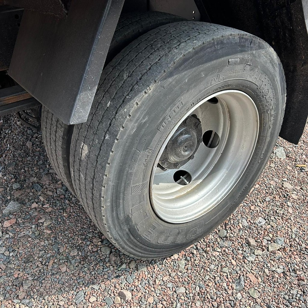 Caminhão MERCEDES BENZ MB&nbsp;915 Plataforma Guincho ANO 2008 de Patio 201 Caminhoes e Carretas no Paraná