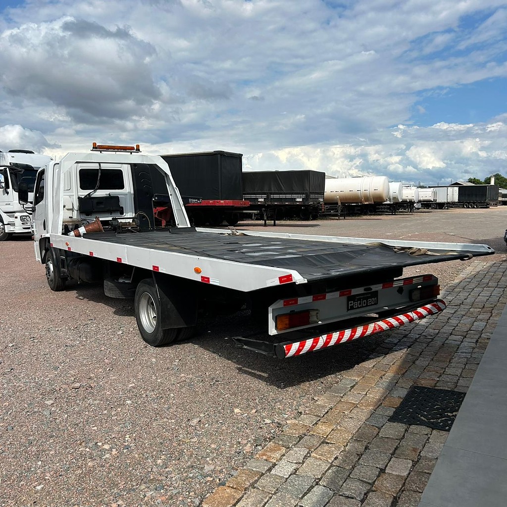 Caminhão MERCEDES BENZ MB&nbsp;915 Plataforma Guincho ANO 2008 de Patio 201 Caminhoes e Carretas no Paraná
