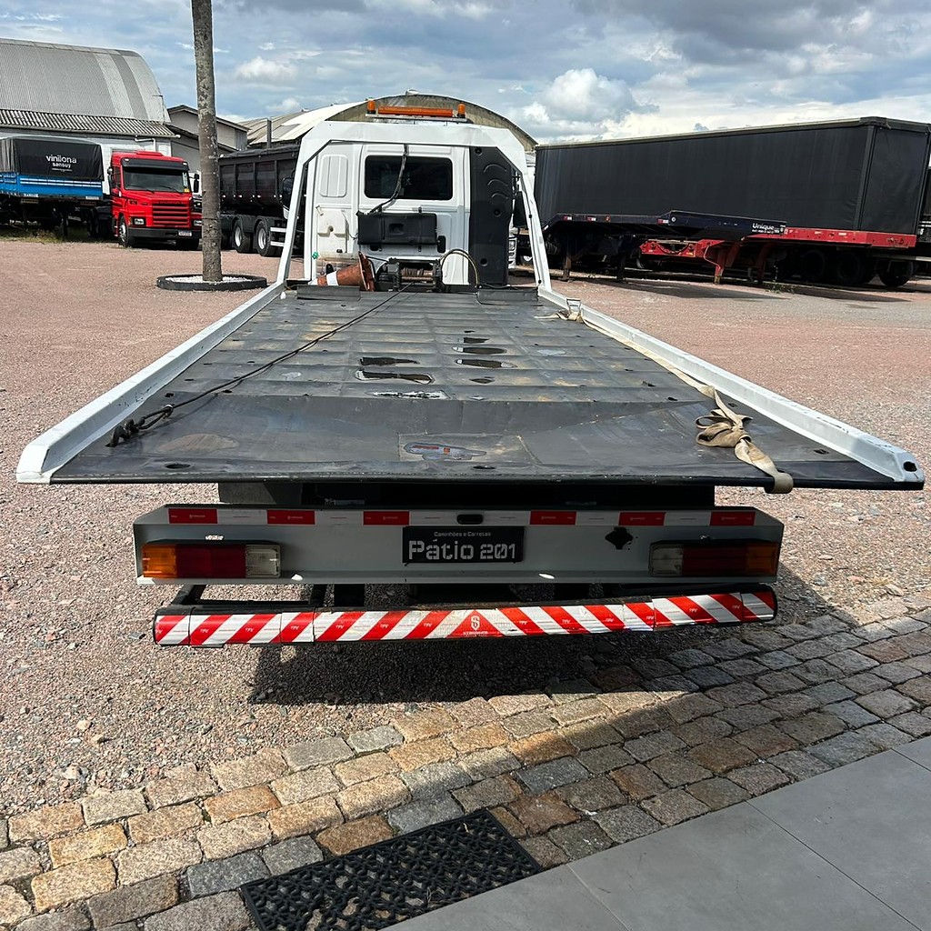 Caminhão MERCEDES BENZ MB&nbsp;915 Plataforma Guincho ANO 2008 de Patio 201 Caminhoes e Carretas no Paraná