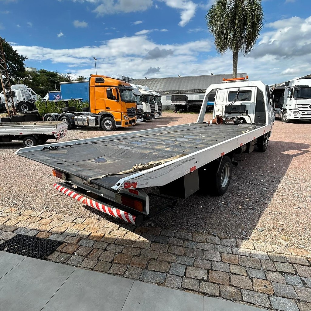 Caminhão MERCEDES BENZ MB&nbsp;915 Plataforma Guincho ANO 2008 de Patio 201 Caminhoes e Carretas no Paraná