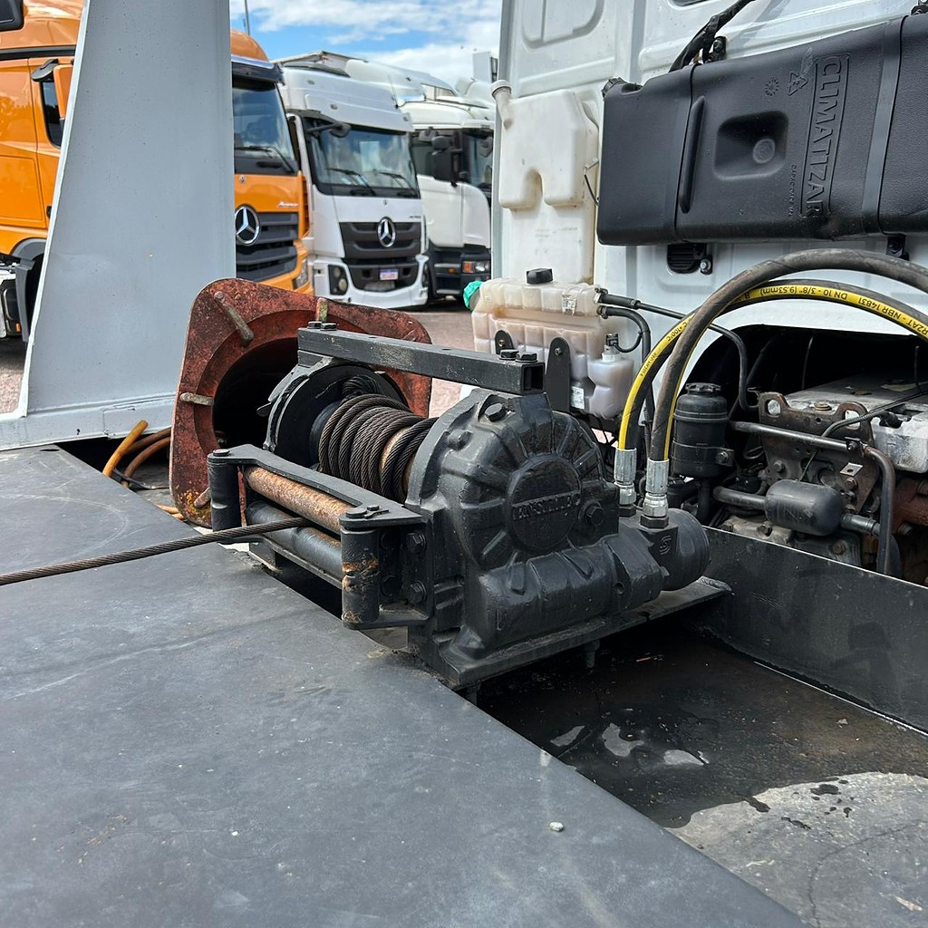 Caminhão MERCEDES BENZ MB&nbsp;915 Plataforma Guincho ANO 2008 de Patio 201 Caminhoes e Carretas no Paraná