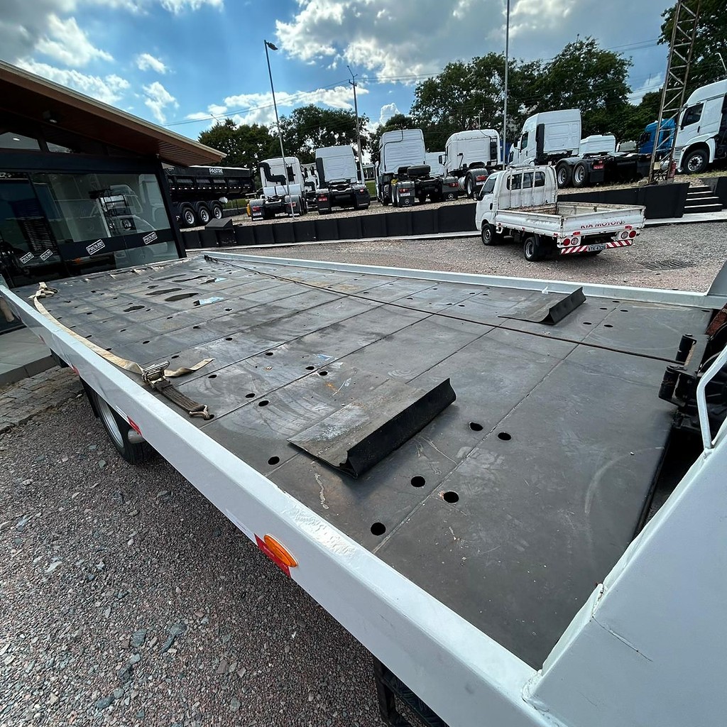 Caminhão MERCEDES BENZ MB&nbsp;915 Plataforma Guincho ANO 2008 de Patio 201 Caminhoes e Carretas no Paraná