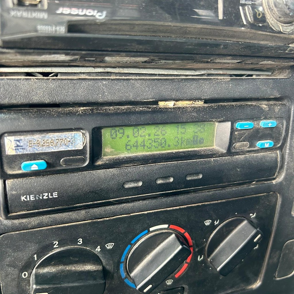 Caminhão MERCEDES BENZ MB&nbsp;915 Plataforma Guincho ANO 2008 de Patio 201 Caminhoes e Carretas no Paraná