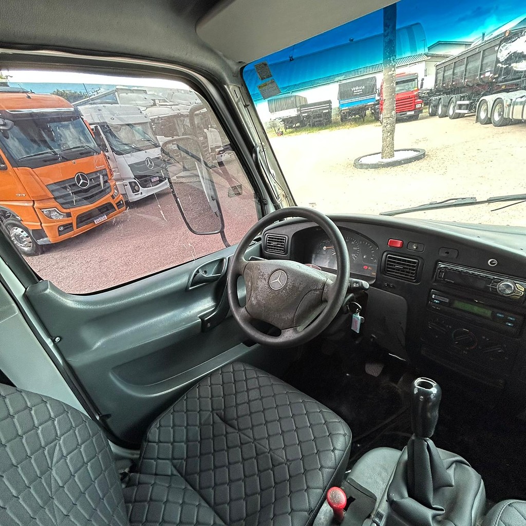 Caminhão MERCEDES BENZ MB&nbsp;915 Plataforma Guincho ANO 2008 de Patio 201 Caminhoes e Carretas no Paraná