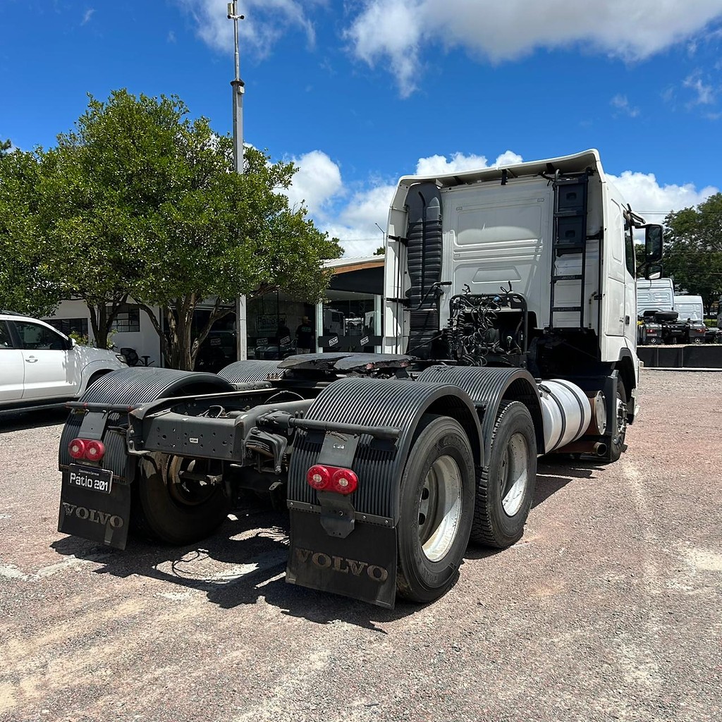 Caminhão VOLVO FH 440 Cavalo Mecânico ANO 2011 de Patio 201 Caminhoes e Carretas no Paraná