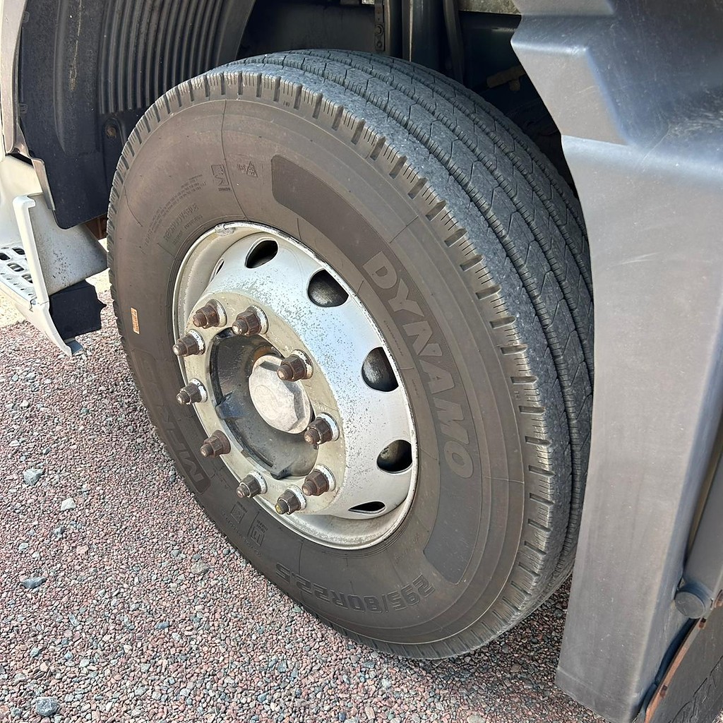 Caminhão VOLVO FH 440 Cavalo Mecânico ANO 2011 de Patio 201 Caminhoes e Carretas no Paraná