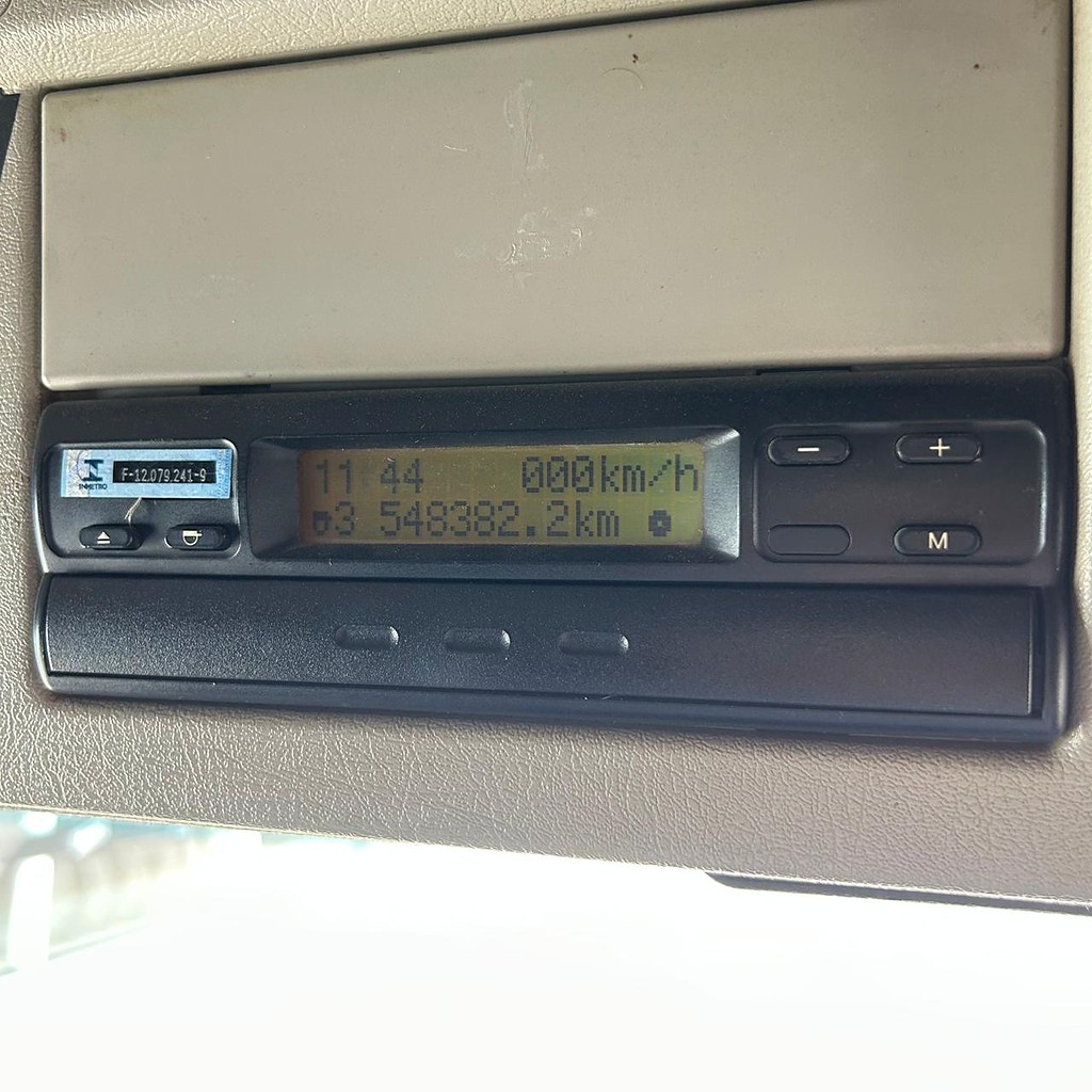 Caminhão VOLVO FH 440 Cavalo Mecânico ANO 2011 de Patio 201 Caminhoes e Carretas no Paraná