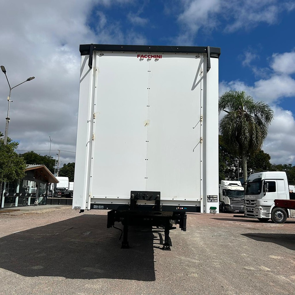 Carreta SEMI-REBOQUE BAU SIDER Facchini ANO 2022 1 Eixo de Patio 201 Caminhoes e Carretas no Paraná