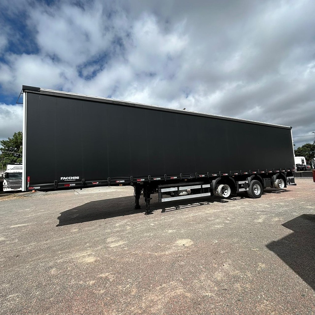Carreta SEMI-REBOQUE BAU SIDER Facchini ANO 2022 1 Eixo de Patio 201 Caminhoes e Carretas no Paraná
