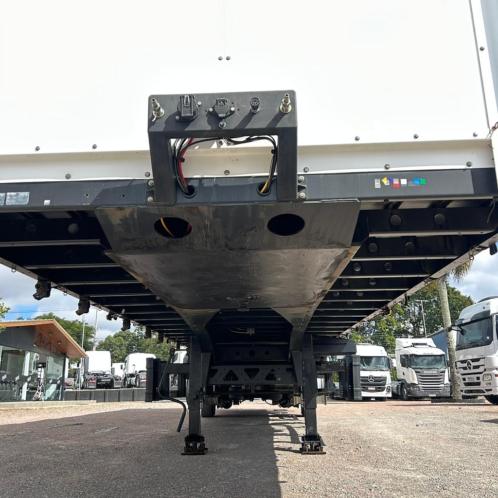 Carreta SEMI-REBOQUE BAU SIDER Facchini ANO 2022 1 Eixo de Patio 201 Caminhoes e Carretas no Paraná