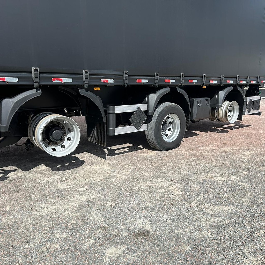 Carreta SEMI-REBOQUE BAU SIDER Facchini ANO 2022 1 Eixo de Patio 201 Caminhoes e Carretas no Paraná