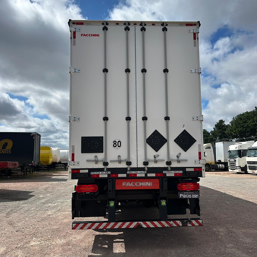 Carreta SEMI-REBOQUE BAU SIDER Facchini ANO 2022 1 Eixo de Patio 201 Caminhoes e Carretas no Paraná