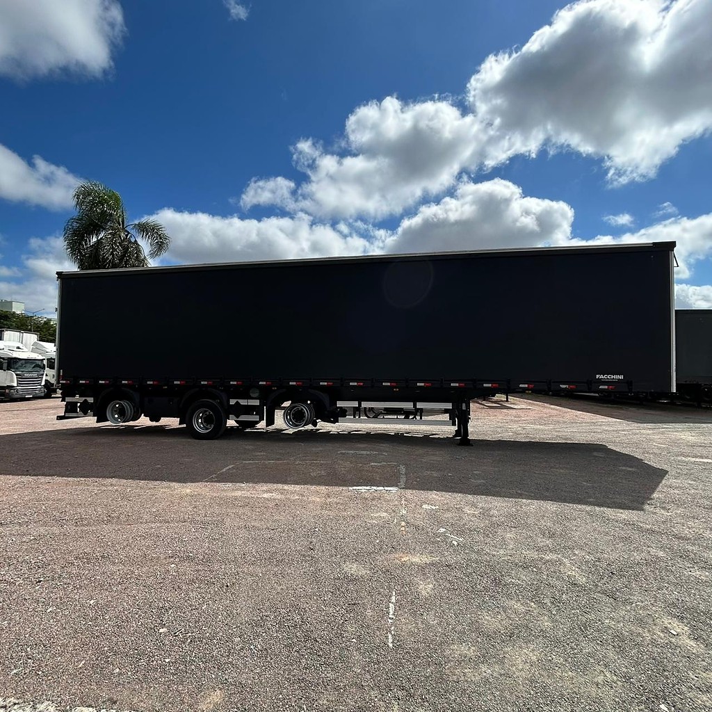 Carreta SEMI-REBOQUE BAU SIDER Facchini ANO 2022 1 Eixo de Patio 201 Caminhoes e Carretas no Paraná