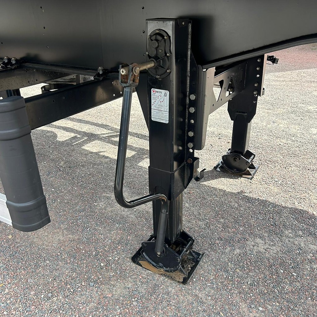 Carreta SEMI-REBOQUE BAU SIDER Facchini ANO 2022 1 Eixo de Patio 201 Caminhoes e Carretas no Paraná