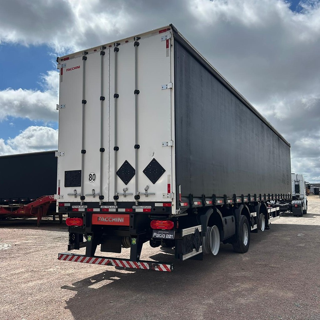 Carreta SEMI-REBOQUE BAU SIDER Facchini ANO 2022 1 Eixo de Patio 201 Caminhoes e Carretas no Paraná