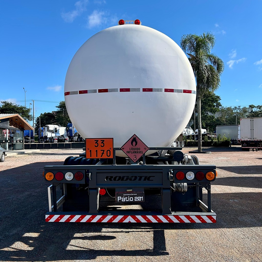 Carreta SEMI-REBOQUE TANQUE ACO Rodotic ANO 2009 1+1+1 Vanderleia de Patio 201 Caminhoes e Carretas no Paraná