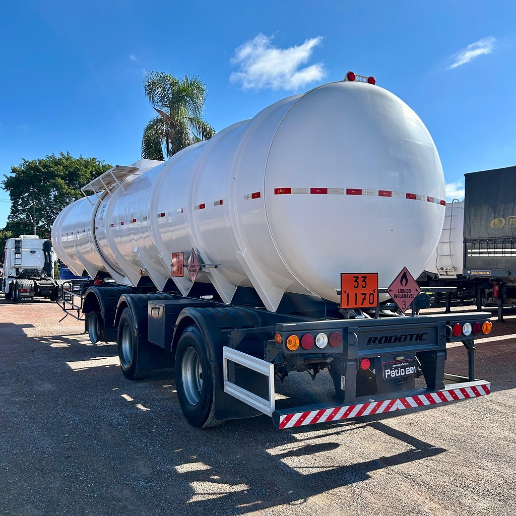 Carreta SEMI-REBOQUE TANQUE ACO Rodotic ANO 2009 1+1+1 Vanderleia de Patio 201 Caminhoes e Carretas no Paraná