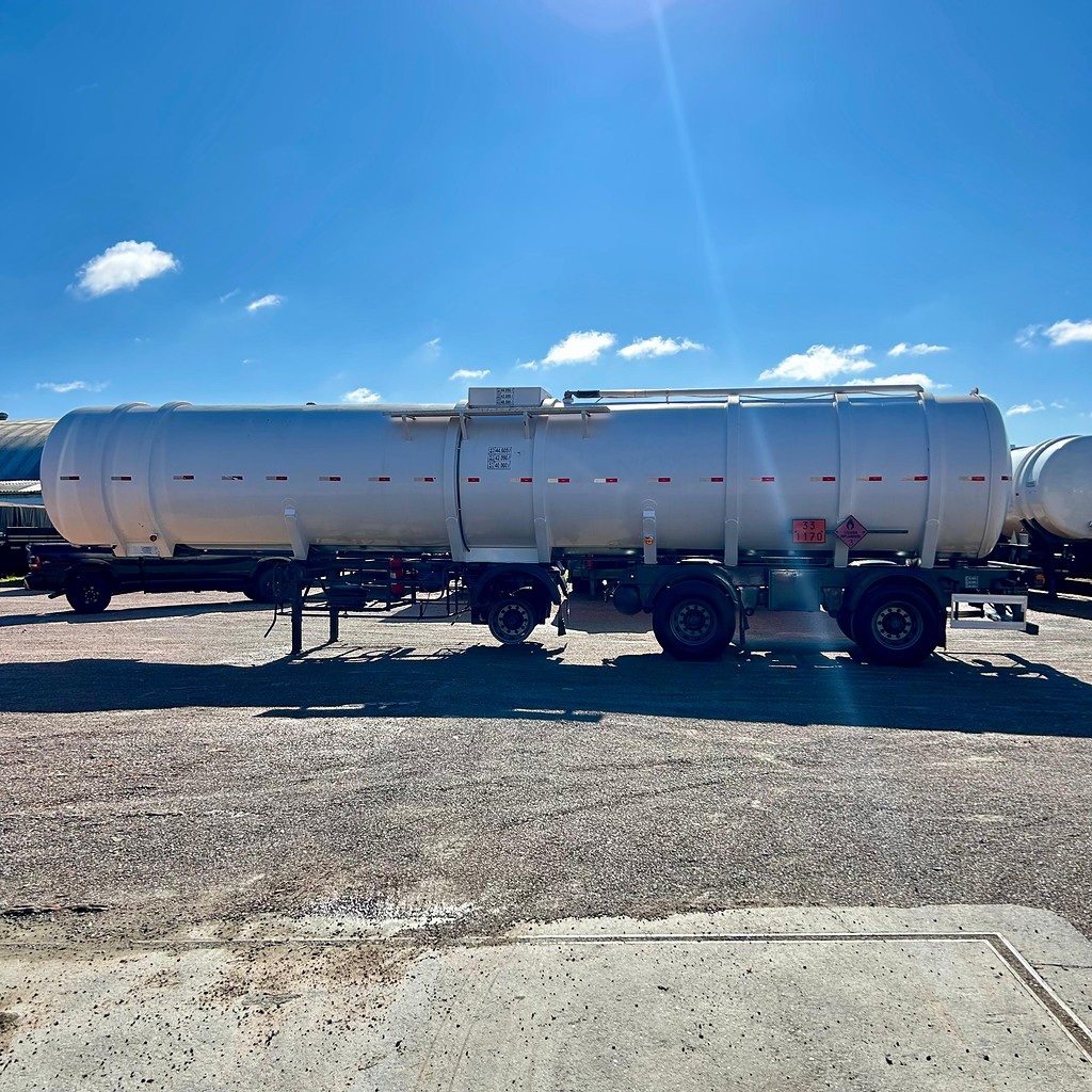 Carreta SEMI-REBOQUE TANQUE ACO Rodotic ANO 2009 1+1+1 Vanderleia de Patio 201 Caminhoes e Carretas no Paraná