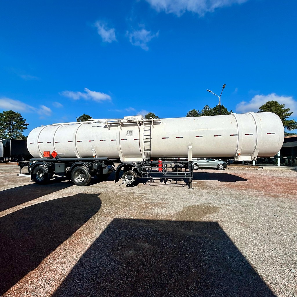 Carreta SEMI-REBOQUE TANQUE ACO Rodotic ANO 2009 1+1+1 Vanderleia de Patio 201 Caminhoes e Carretas no Paraná