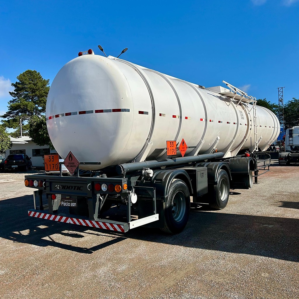 Carreta SEMI-REBOQUE TANQUE ACO Rodotic ANO 2009 1+1+1 Vanderleia de Patio 201 Caminhoes e Carretas no Paraná