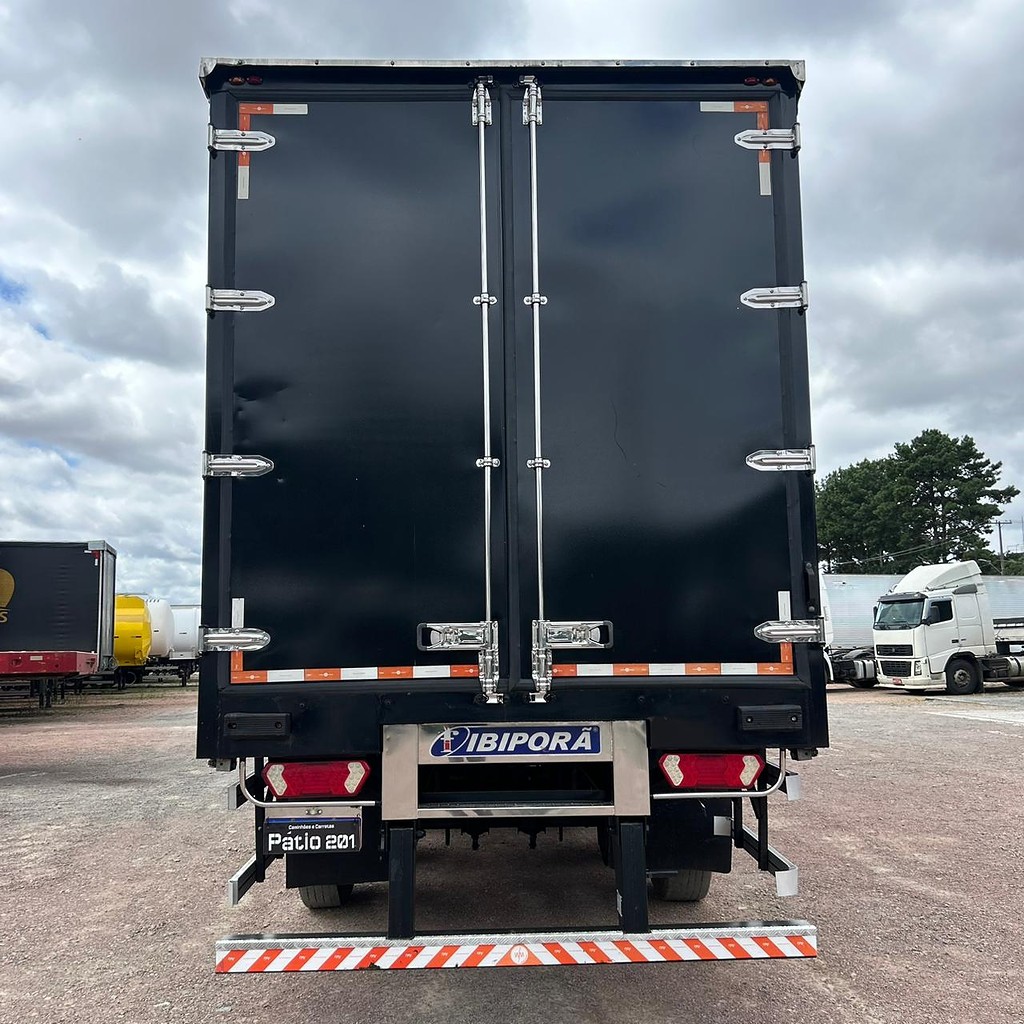 Carreta SEMI-REBOQUE BAU SIDER Ibipora ANO 2019 3 Eixos de Patio 201 Caminhoes e Carretas no Paraná