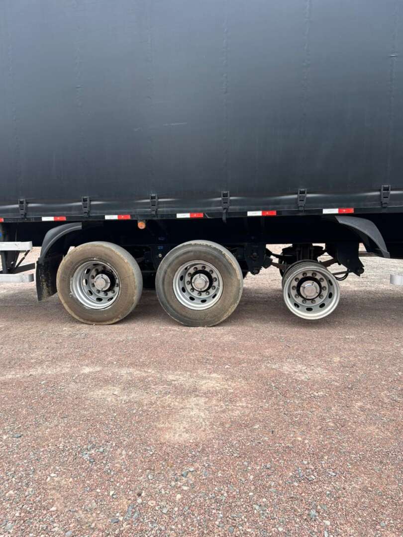 Carreta SEMI-REBOQUE BAU SIDER Ibipora ANO 2019 3 Eixos de Patio 201 Caminhoes e Carretas no Paraná