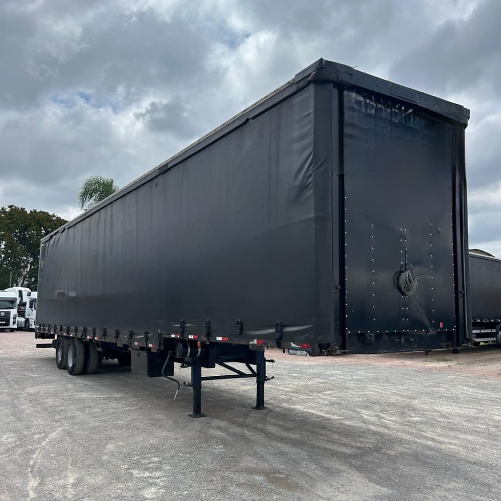 Carreta SEMI-REBOQUE BAU SIDER Randon ANO 2005 2 Eixos de Patio 201 Caminhoes e Carretas no Paraná