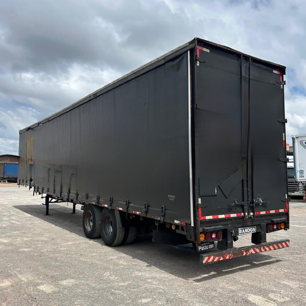 Carreta SEMI-REBOQUE BAU SIDER Randon ANO 2005 2 Eixos de Patio 201 Caminhoes e Carretas no Paraná