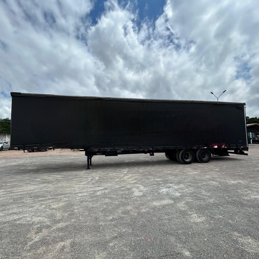 Carreta SEMI-REBOQUE BAU SIDER Randon ANO 2005 2 Eixos de Patio 201 Caminhoes e Carretas no Paraná