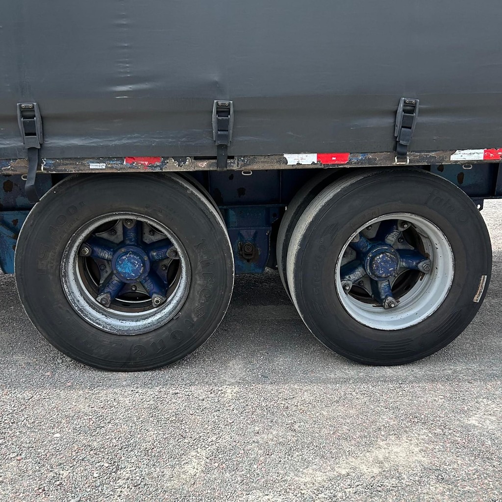 Carreta SEMI-REBOQUE BAU SIDER Randon ANO 2005 2 Eixos de Patio 201 Caminhoes e Carretas no Paraná