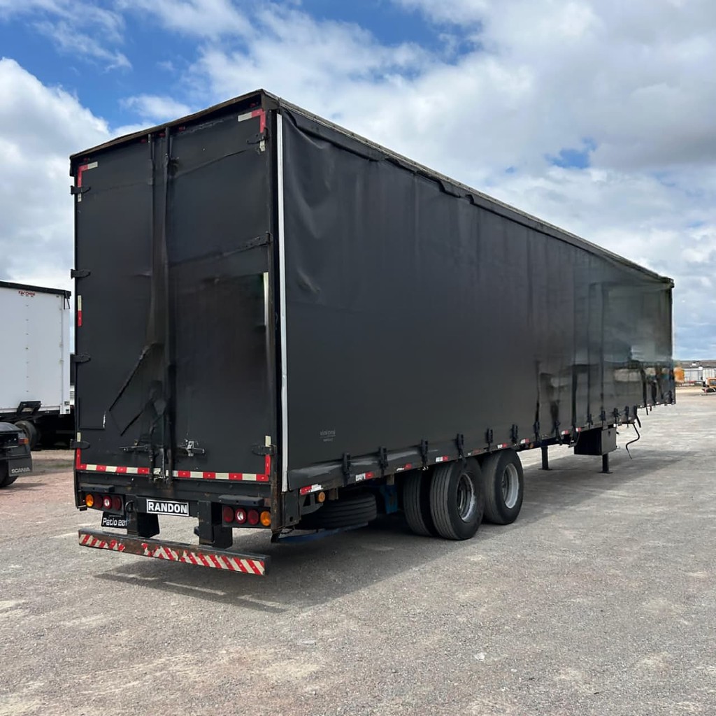 Carreta SEMI-REBOQUE BAU SIDER Randon ANO 2005 2 Eixos de Patio 201 Caminhoes e Carretas no Paraná