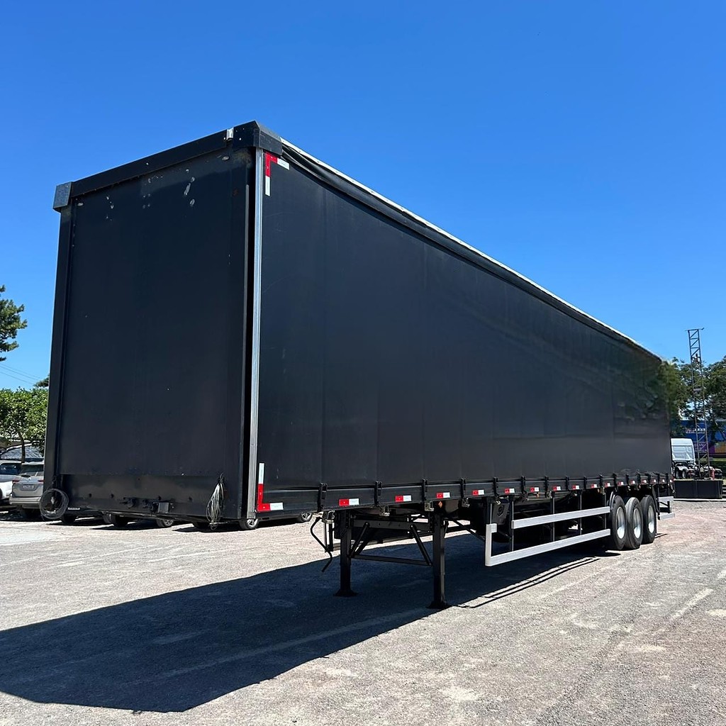 Carreta SEMI-REBOQUE BAU SIDER Recrusul ANO 2021 3 Eixos de Patio 201 Caminhoes e Carretas no Paraná