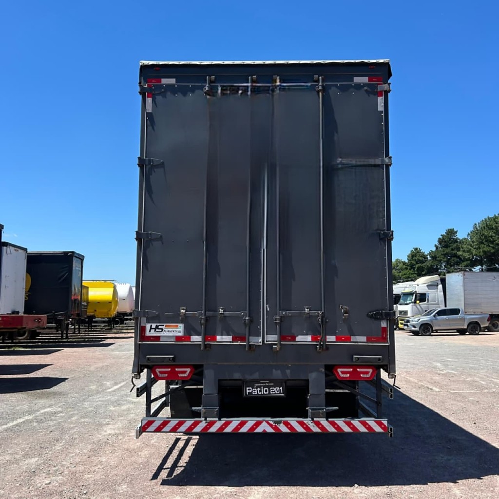 Carreta SEMI-REBOQUE BAU SIDER Recrusul ANO 2021 3 Eixos de Patio 201 Caminhoes e Carretas no Paraná