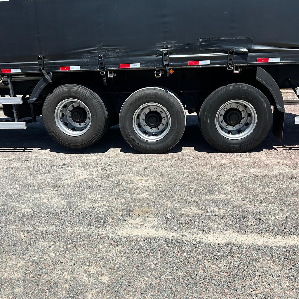 Carreta SEMI-REBOQUE BAU SIDER Recrusul ANO 2021 3 Eixos de Patio 201 Caminhoes e Carretas no Paraná