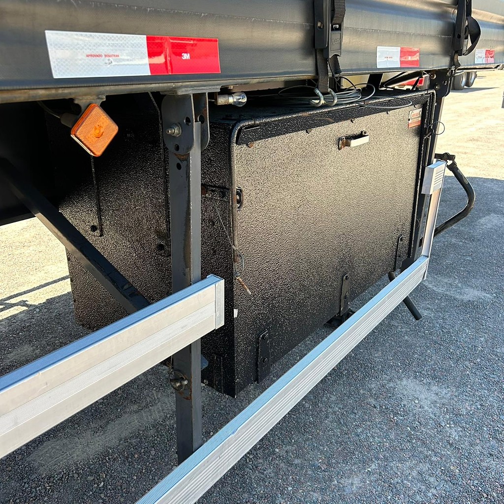 Carreta SEMI-REBOQUE BAU SIDER Recrusul ANO 2021 3 Eixos de Patio 201 Caminhoes e Carretas no Paraná