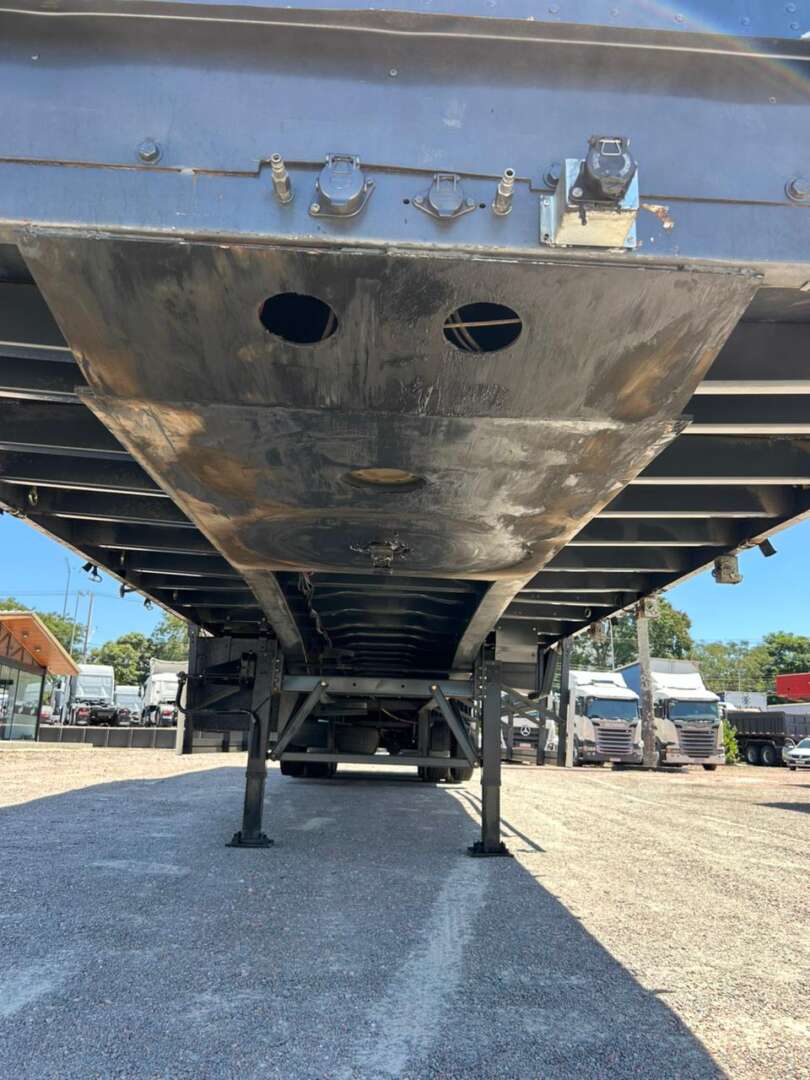 Carreta SEMI-REBOQUE BAU SIDER Recrusul ANO 2021 3 Eixos de Patio 201 Caminhoes e Carretas no Paraná