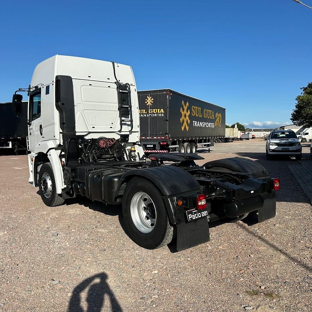 Caminhão VOLKSWAGEN VW 19360 Cavalo Mecânico ANO 2022 de Patio 201 Caminhoes e Carretas no Paraná
